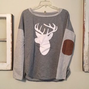 Deer head silhouette grey sweater tee